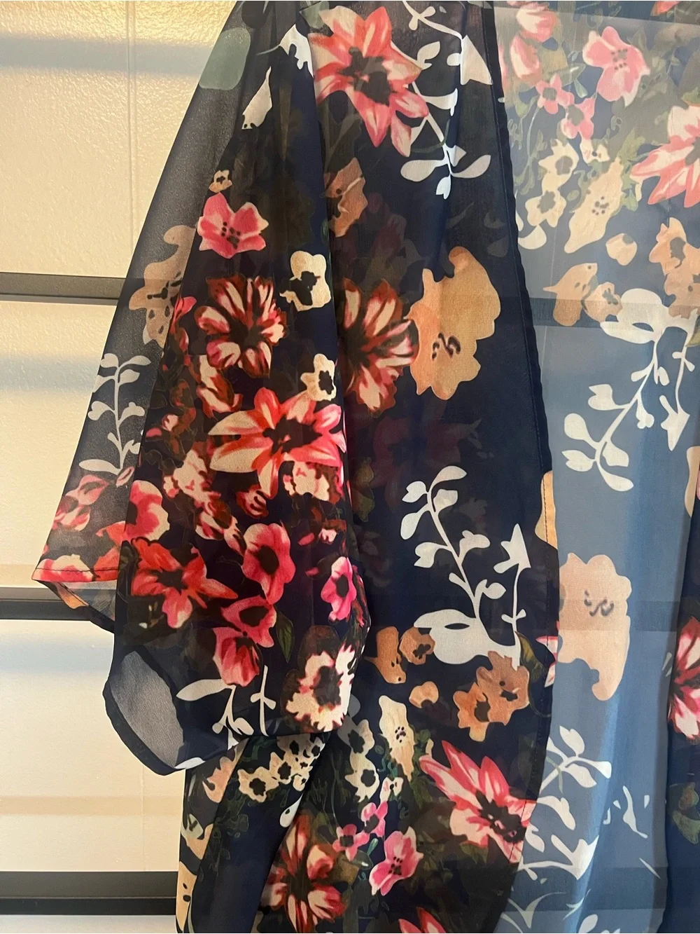 EUC, Women’s Floral Sheer Cover Up, please see pictures for measurements, C4